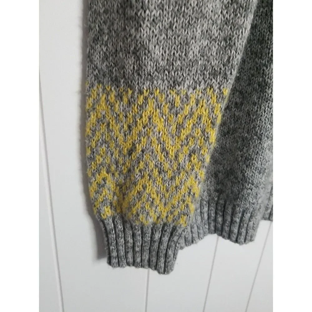 Maurices Sweater Womens Size Medium Gray Yellow Geometric Print Pullover